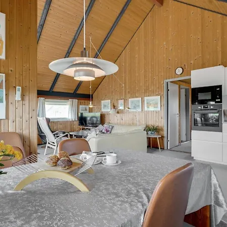 Holiday home Gorgeous In Hjorring With House Sea View Lonstrup